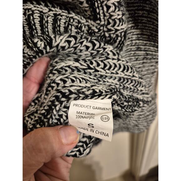 Cardigan Sweater from Amazon-Size Small but fits up to XL - Picture 2 of 5